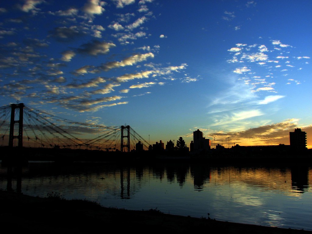 Puente, Laguna y Cielo