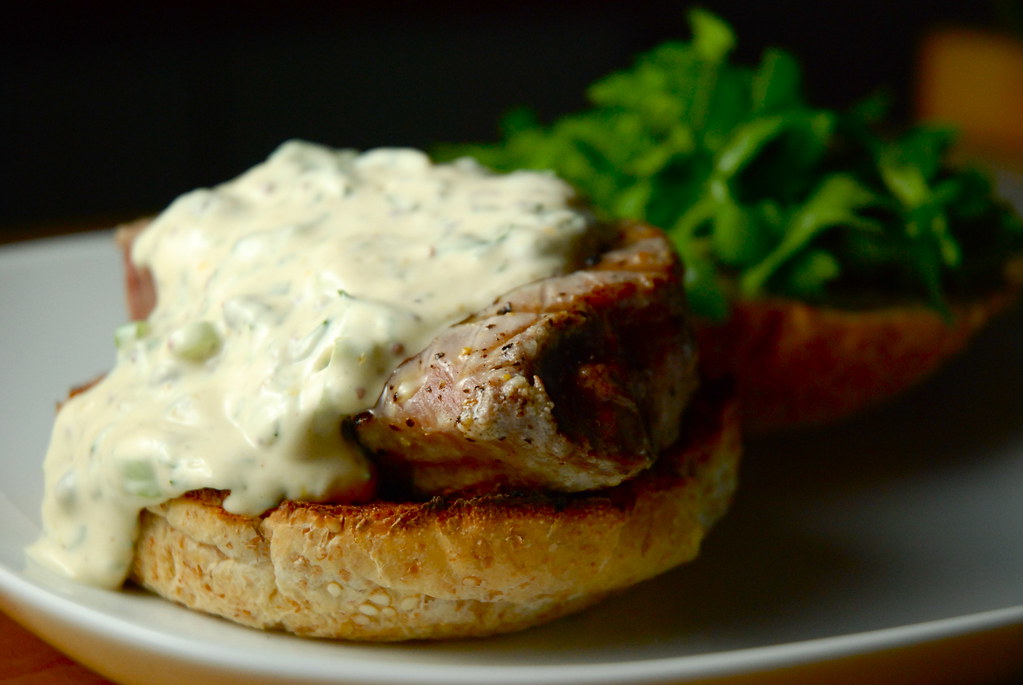 Tuna burger with rémoulad